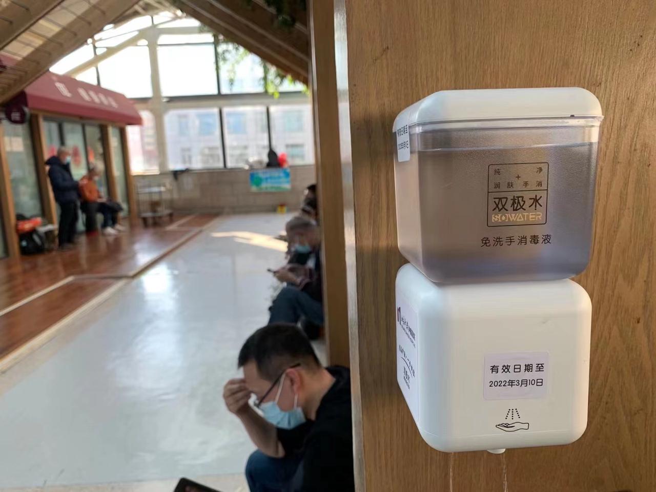 医院候诊大厅 &middot; 感应给皂器